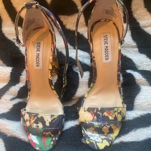 Steve Madden Carrson Patent Floral Block Heel Sandals